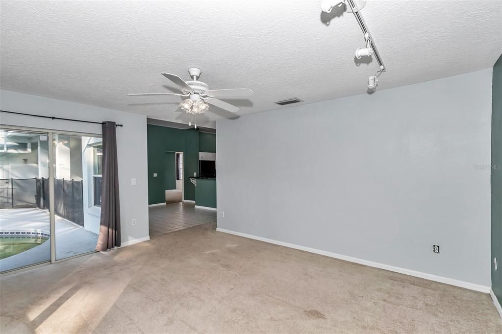 En Venta: $390,000 (3 camas, 3 baños, 2314 Pies cuadrados)