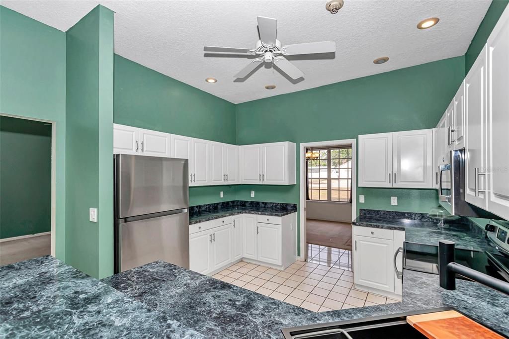 En Venta: $390,000 (3 camas, 3 baños, 2314 Pies cuadrados)