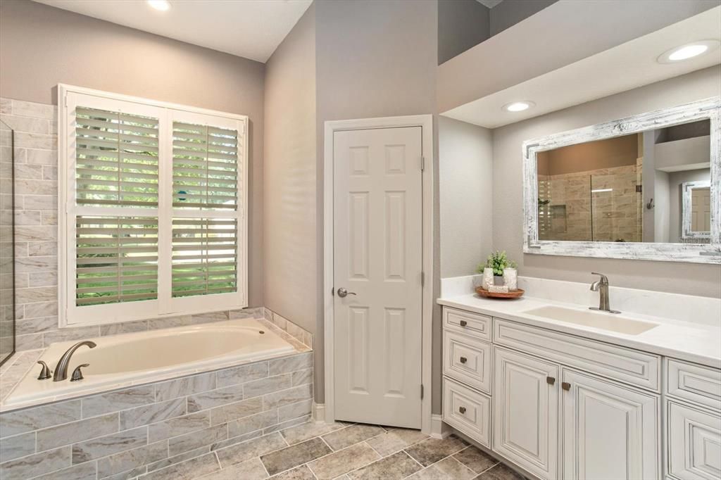 待售: $823,100 (4 贝兹, 3 浴室, 2584 平方英尺)