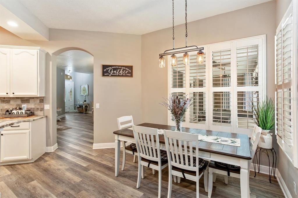 待售: $823,100 (4 贝兹, 3 浴室, 2584 平方英尺)