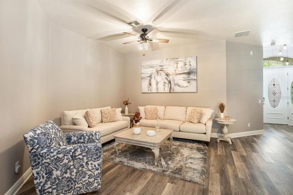 待售: $823,100 (4 贝兹, 3 浴室, 2584 平方英尺)