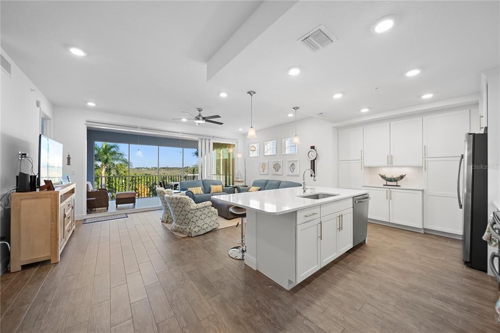 Activo con contrato: $725,000 (3 camas, 3 baños, 1664 Pies cuadrados)