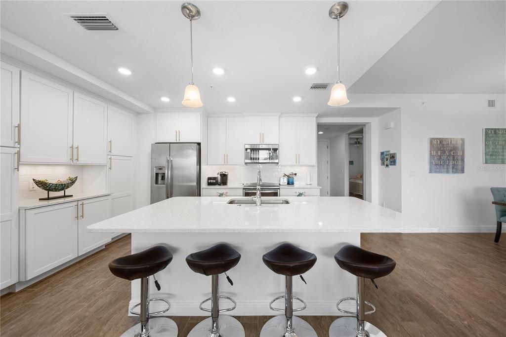 Activo con contrato: $725,000 (3 camas, 3 baños, 1664 Pies cuadrados)