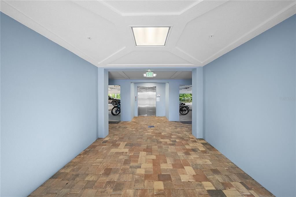 Activo con contrato: $725,000 (3 camas, 3 baños, 1664 Pies cuadrados)