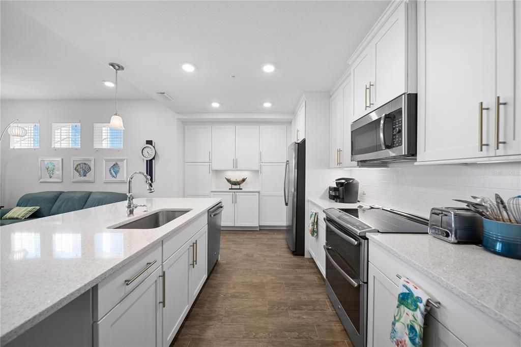 Activo con contrato: $725,000 (3 camas, 3 baños, 1664 Pies cuadrados)