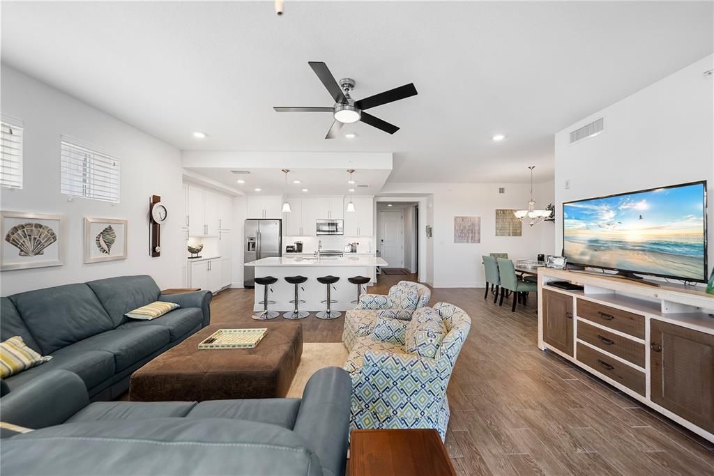 Activo con contrato: $725,000 (3 camas, 3 baños, 1664 Pies cuadrados)