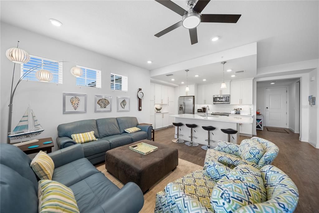 Activo con contrato: $725,000 (3 camas, 3 baños, 1664 Pies cuadrados)