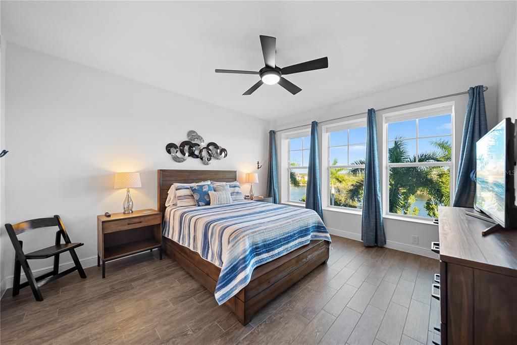 Activo con contrato: $725,000 (3 camas, 3 baños, 1664 Pies cuadrados)