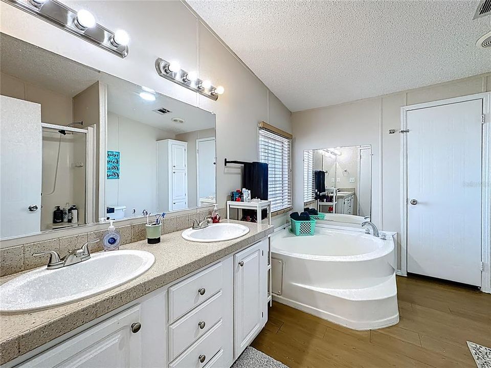 For Sale: $295,000 (4 beds, 2 baths, 2280 Square Feet)