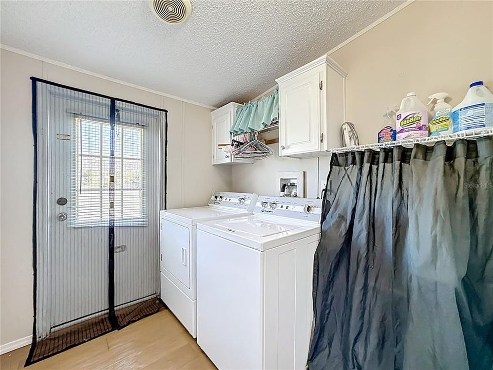 For Sale: $295,000 (4 beds, 2 baths, 2280 Square Feet)