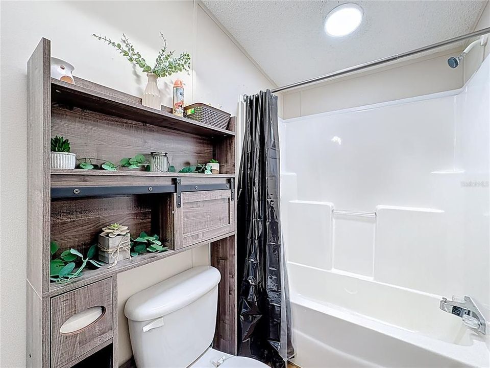 For Sale: $295,000 (4 beds, 2 baths, 2280 Square Feet)