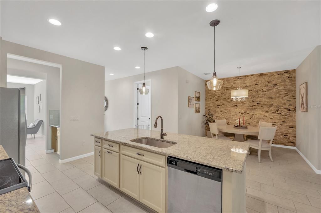 待售: $475,000 (4 贝兹, 3 浴室, 2378 平方英尺)