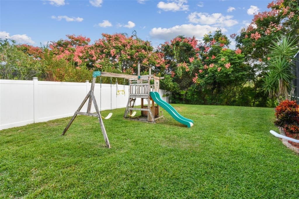 For Sale: $599,900 (4 beds, 2 baths, 2124 Square Feet)