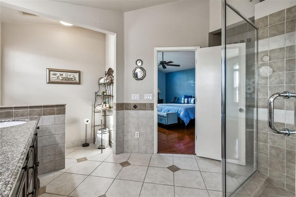 For Sale: $599,900 (4 beds, 2 baths, 2124 Square Feet)