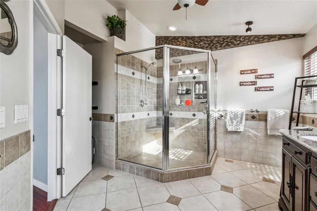 For Sale: $599,900 (4 beds, 2 baths, 2124 Square Feet)