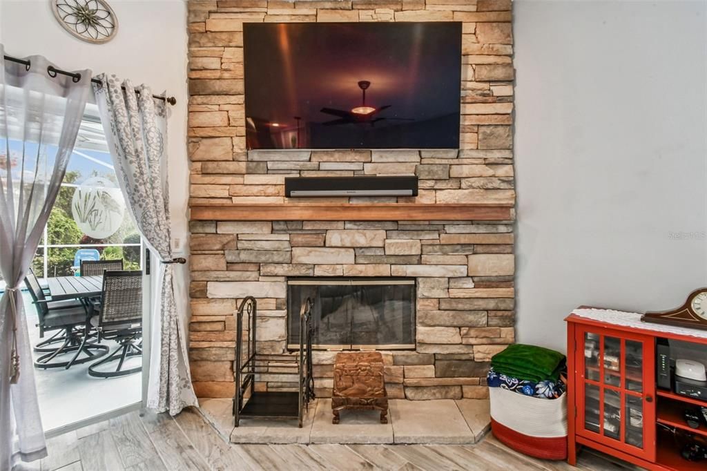 For Sale: $599,900 (4 beds, 2 baths, 2124 Square Feet)