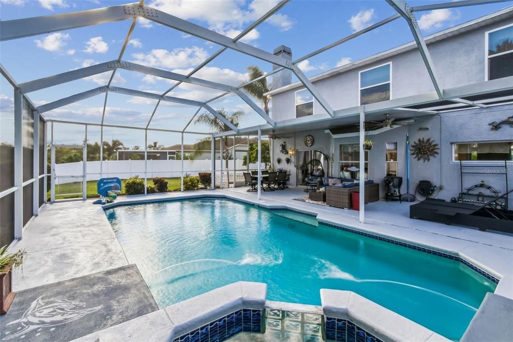 For Sale: $599,900 (4 beds, 2 baths, 2124 Square Feet)