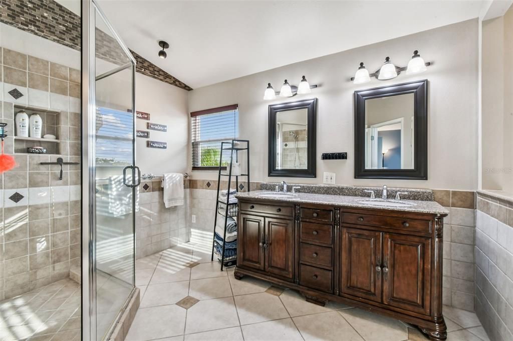 For Sale: $599,900 (4 beds, 2 baths, 2124 Square Feet)