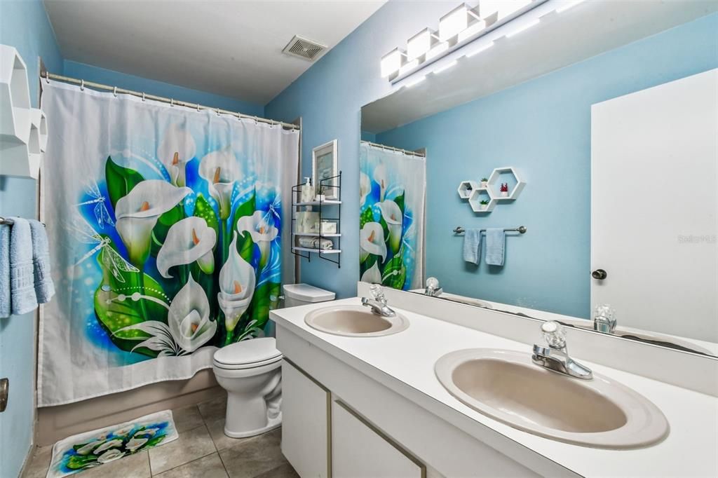 For Sale: $599,900 (4 beds, 2 baths, 2124 Square Feet)