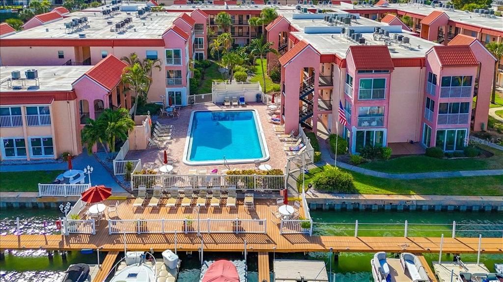 For Sale: $294,999 (2 beds, 1 baths, 760 Square Feet)