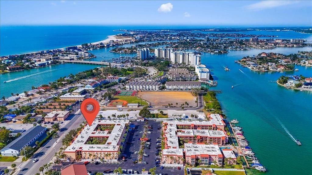 For Sale: $294,999 (2 beds, 1 baths, 760 Square Feet)