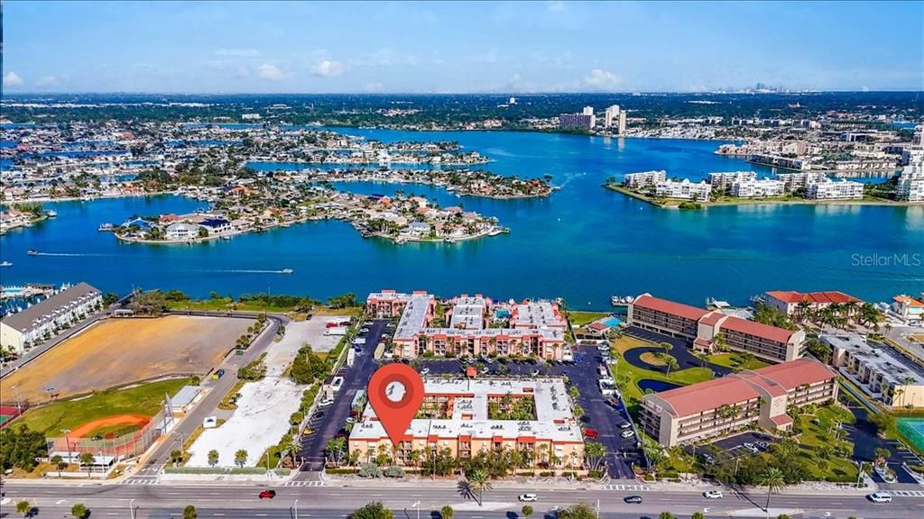 For Sale: $294,999 (2 beds, 1 baths, 760 Square Feet)