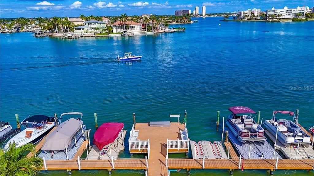 For Sale: $294,999 (2 beds, 1 baths, 760 Square Feet)