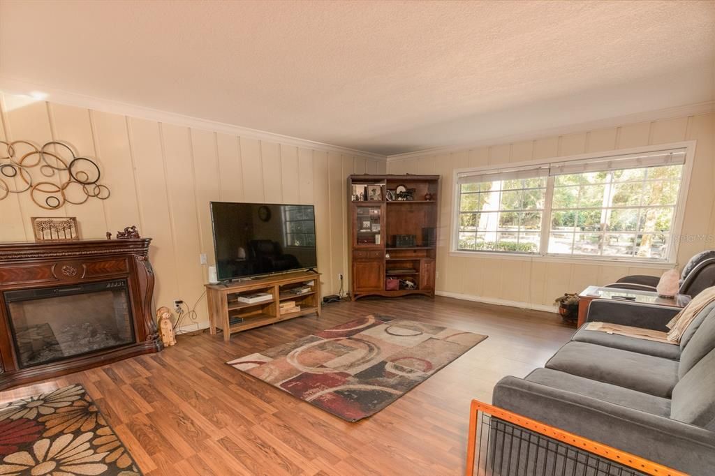 For Sale: $775,000 (3 beds, 2 baths, 1744 Square Feet)