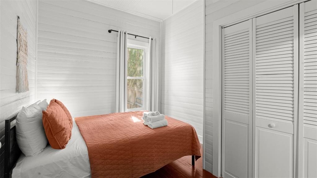 For Sale: $349,999 (4 beds, 2 baths, 1241 Square Feet)