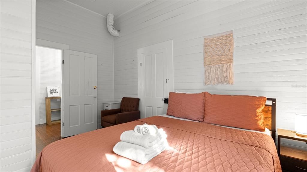 For Sale: $349,999 (4 beds, 2 baths, 1241 Square Feet)