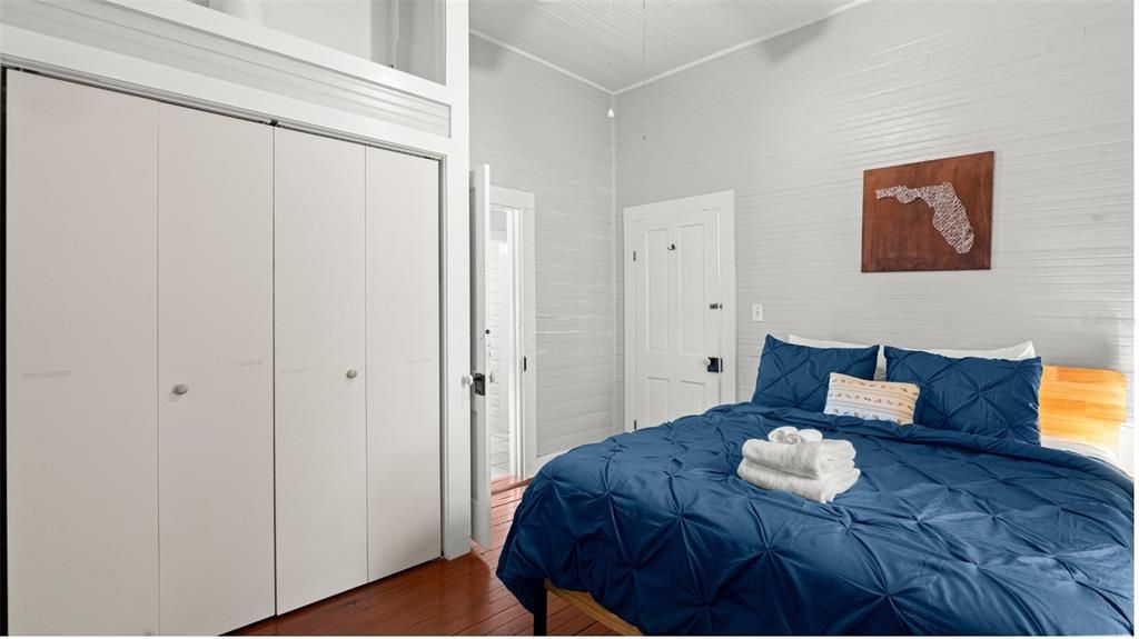 For Sale: $349,999 (4 beds, 2 baths, 1241 Square Feet)