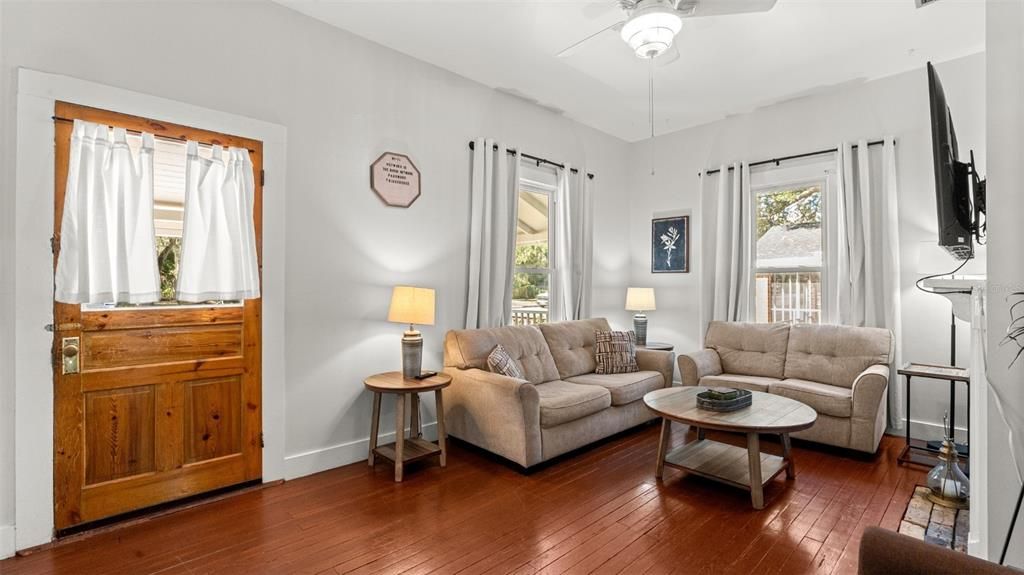 For Sale: $349,999 (4 beds, 2 baths, 1241 Square Feet)