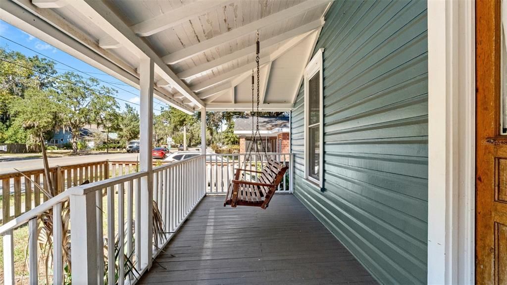 For Sale: $349,999 (4 beds, 2 baths, 1241 Square Feet)