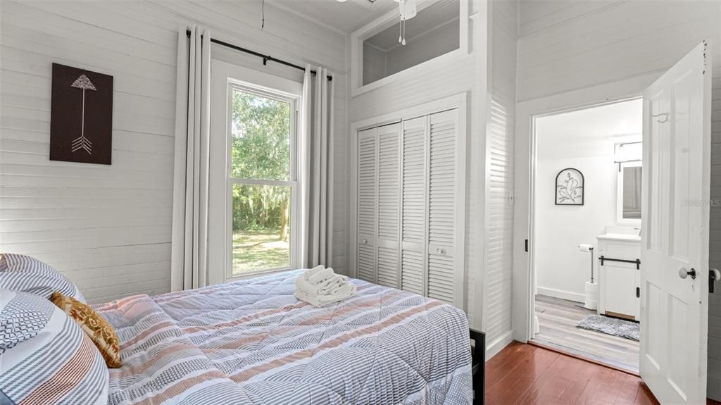 For Sale: $349,999 (4 beds, 2 baths, 1241 Square Feet)