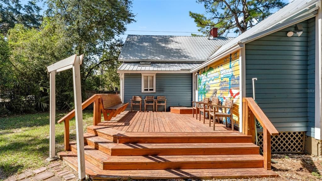 For Sale: $349,999 (4 beds, 2 baths, 1241 Square Feet)