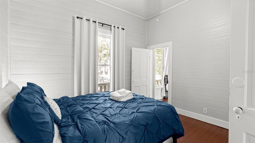 For Sale: $349,999 (4 beds, 2 baths, 1241 Square Feet)