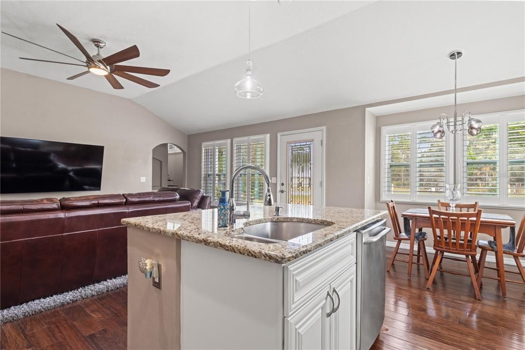 En Venta: $270,000 (3 camas, 3 baños, 1265 Pies cuadrados)