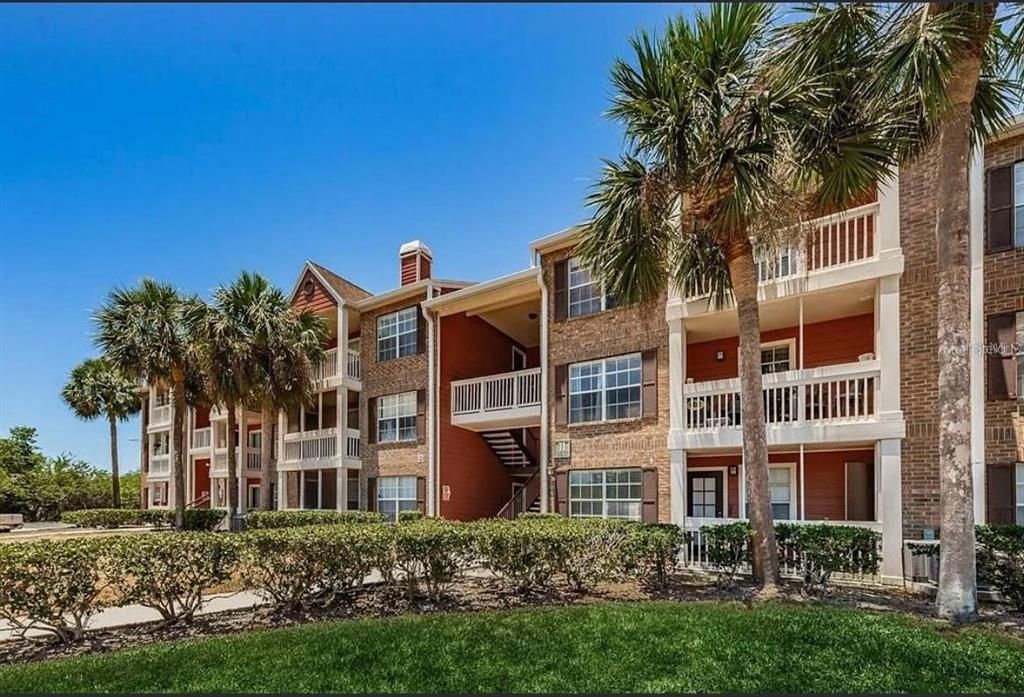 For Rent: $1,475 (1 beds, 1 baths, 642 Square Feet)