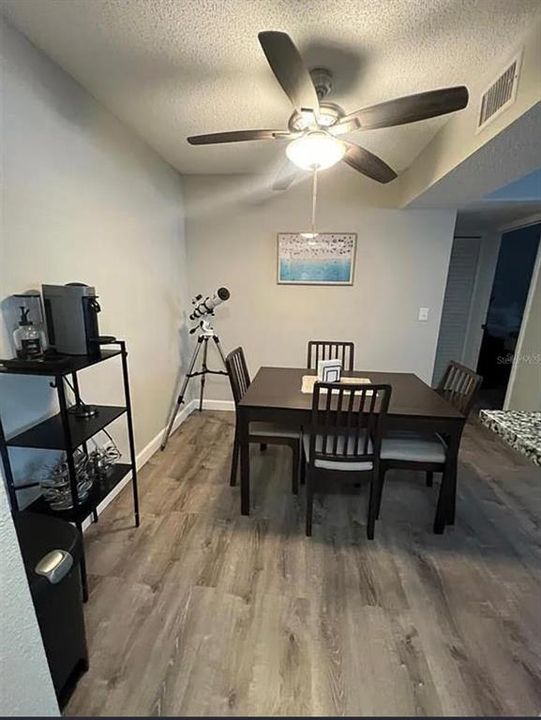 For Rent: $1,475 (1 beds, 1 baths, 642 Square Feet)