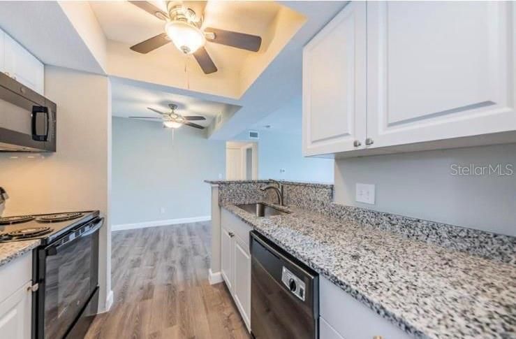 For Rent: $1,475 (1 beds, 1 baths, 642 Square Feet)