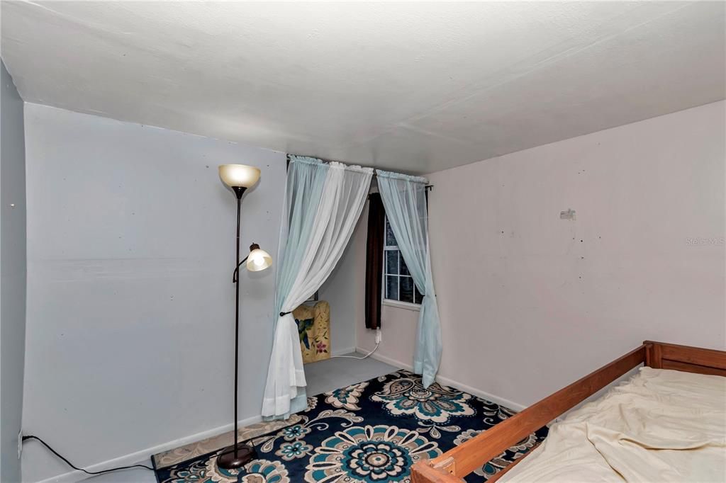 На продажу: $198,000 (4 спален, 2 ванн, 1686 Квадратных фут)