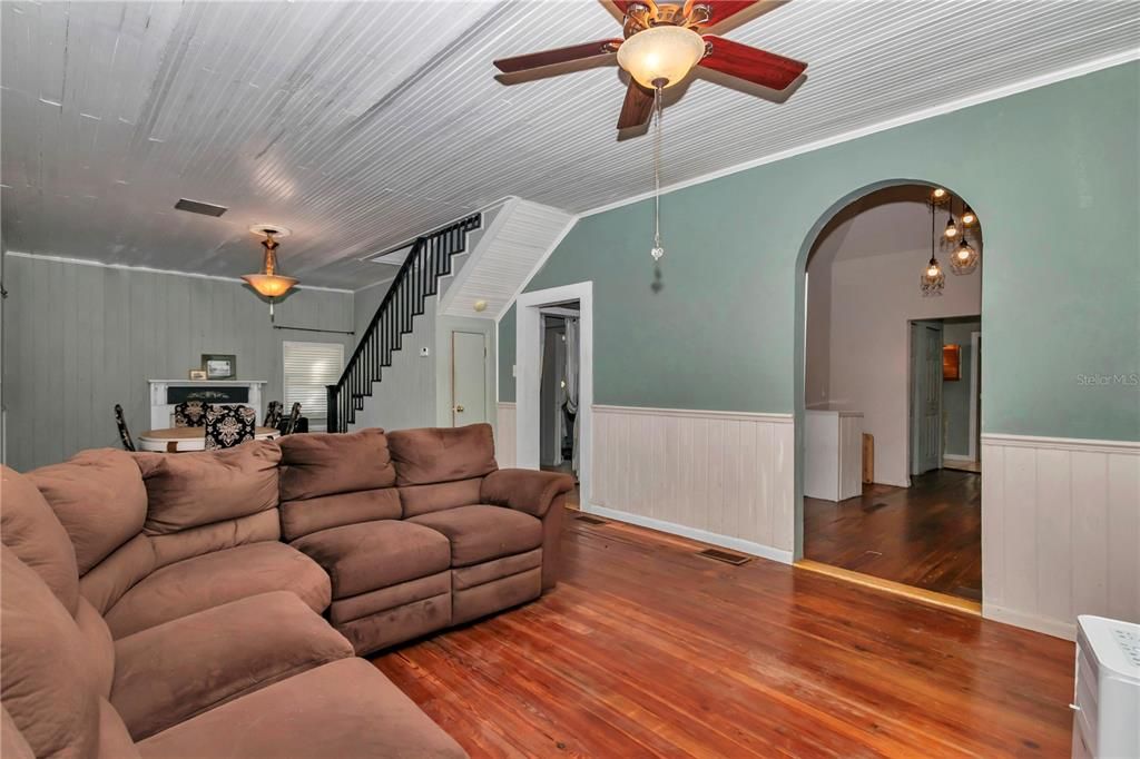 На продажу: $198,000 (4 спален, 2 ванн, 1686 Квадратных фут)