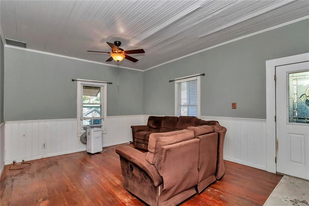 На продажу: $198,000 (4 спален, 2 ванн, 1686 Квадратных фут)