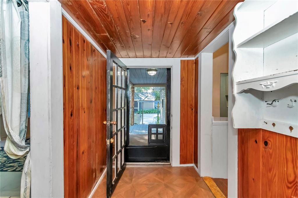 На продажу: $198,000 (4 спален, 2 ванн, 1686 Квадратных фут)