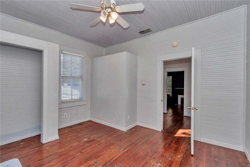 На продажу: $198,000 (4 спален, 2 ванн, 1686 Квадратных фут)