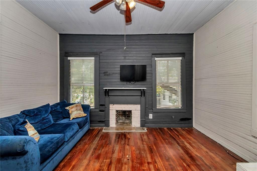 На продажу: $198,000 (4 спален, 2 ванн, 1686 Квадратных фут)