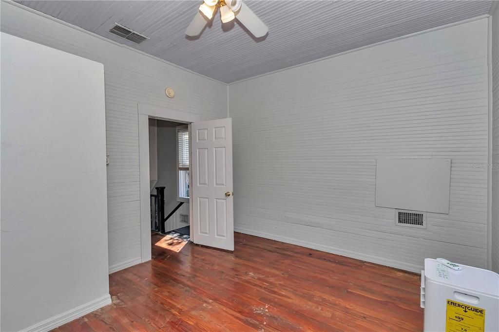 На продажу: $198,000 (4 спален, 2 ванн, 1686 Квадратных фут)