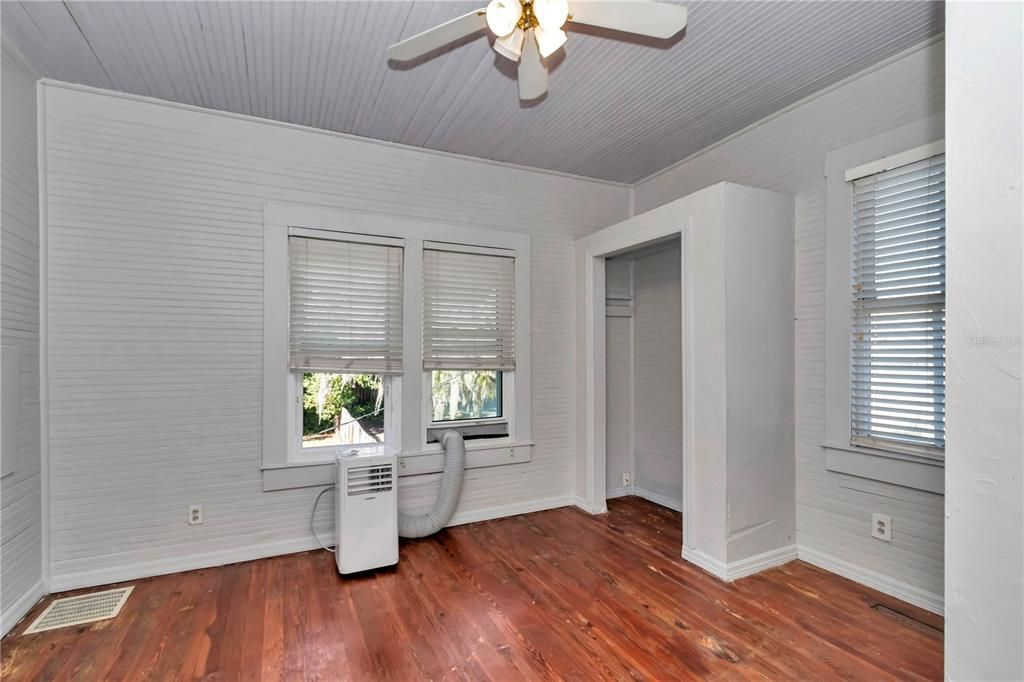 На продажу: $198,000 (4 спален, 2 ванн, 1686 Квадратных фут)