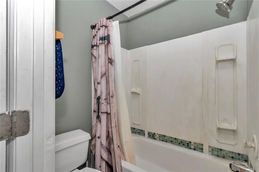 На продажу: $198,000 (4 спален, 2 ванн, 1686 Квадратных фут)