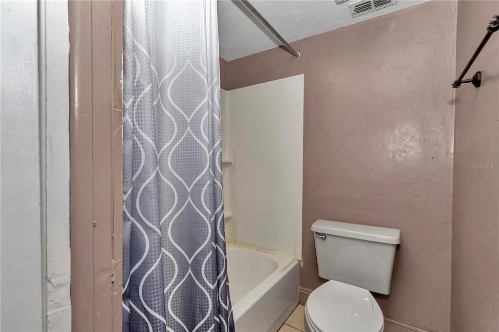 На продажу: $198,000 (4 спален, 2 ванн, 1686 Квадратных фут)